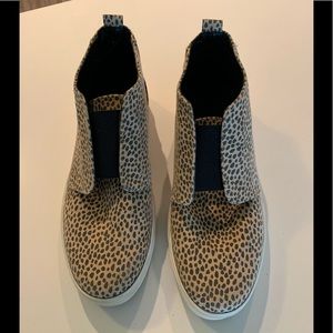 Leopard slip-on shoe